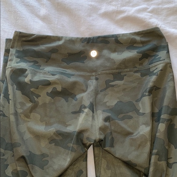 Lululemon Green Camo Cropped Leggings - Picture 2 of 4